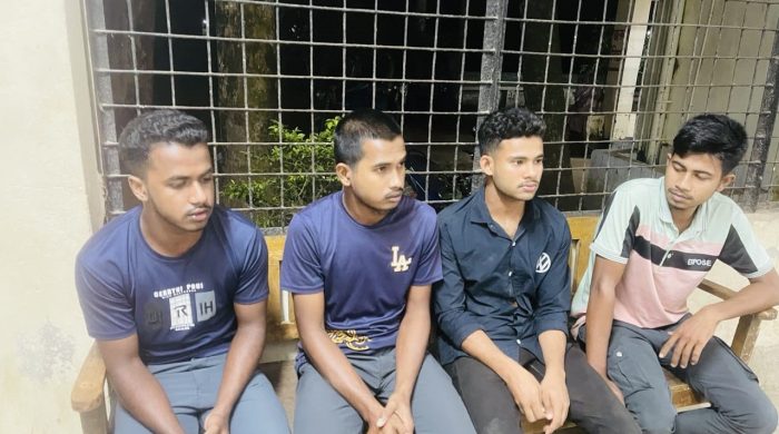 ইসলামী ছাত্রশিবিরের কোরআন তালিমে আ’লীগ ও ছাত্রদল সন্ত্রাসীদের হামলা!  আহত-৫