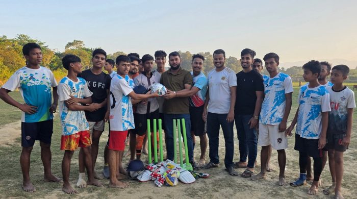 জেলা পরিষদের উদ্যোগে আলীকদমে ক্রীড়া সামগ্রী বিতরণ করলেন সাইফুল ইসলাম রিমন